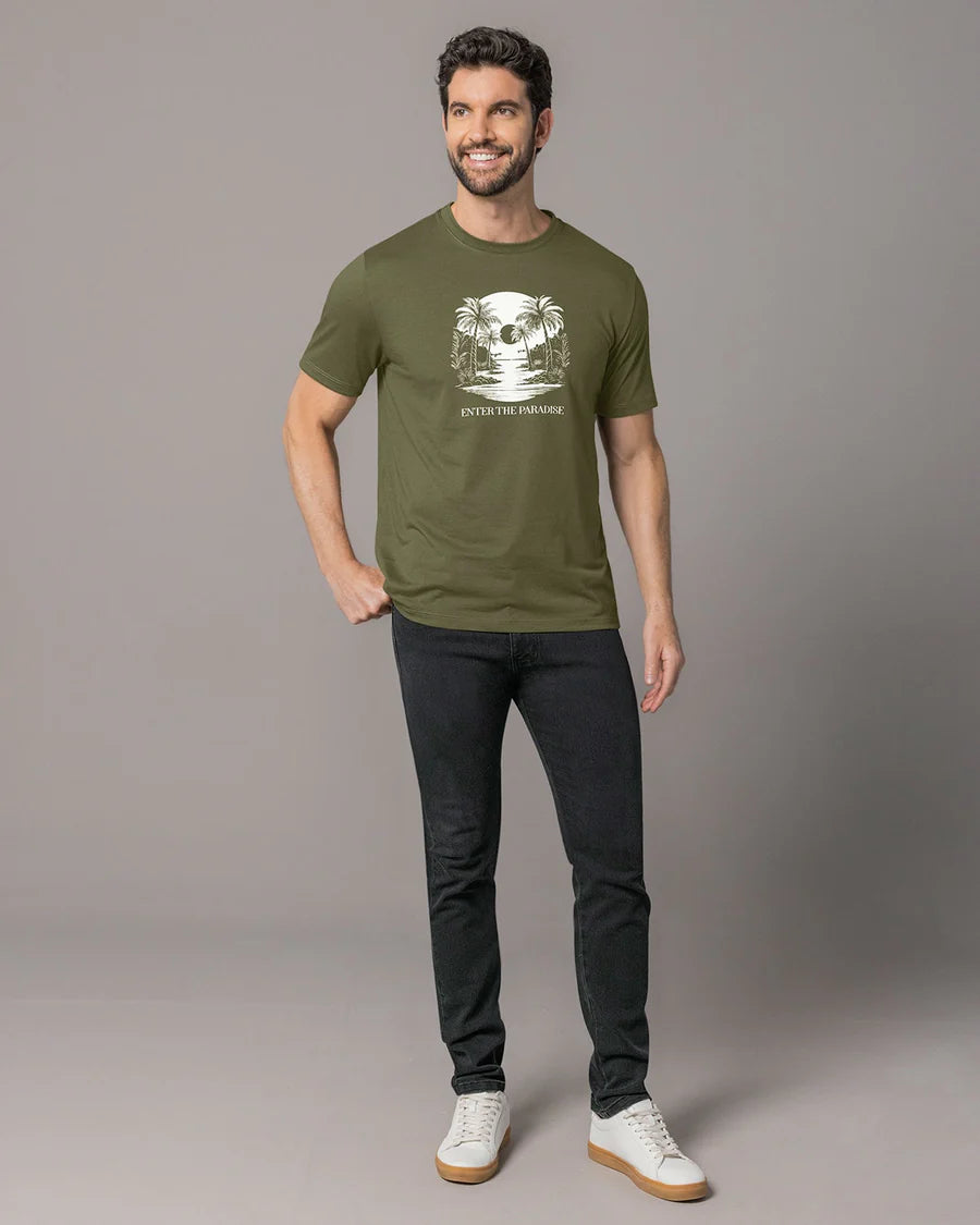 Camiseta manga corta con estampado localizado y cuello redondo