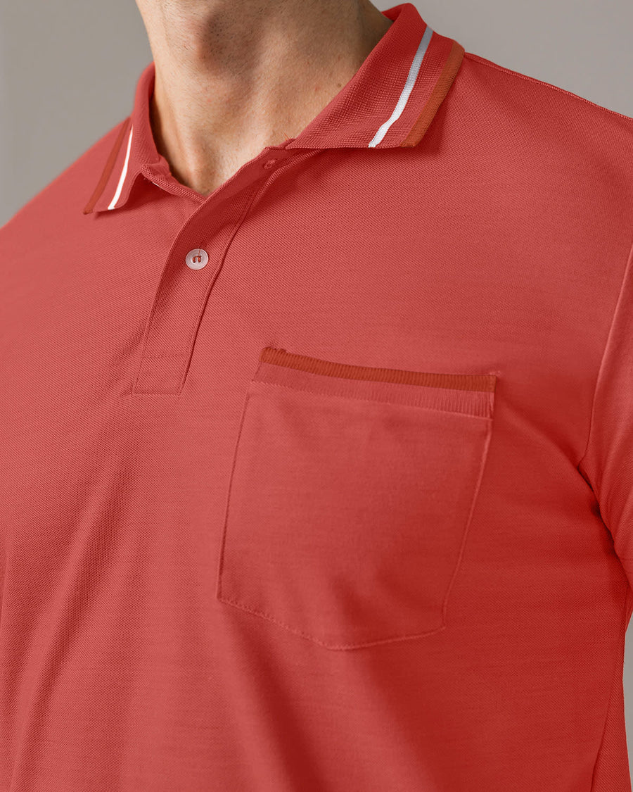 Camiseta tipo polo con perilla funcional y bolsillo decorativo
