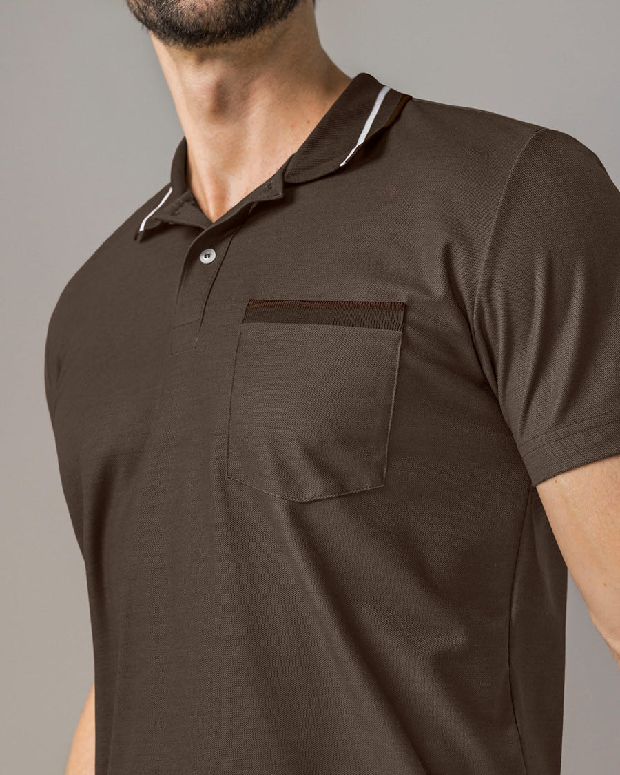 Camiseta tipo polo con perilla funcional y bolsillo decorativo