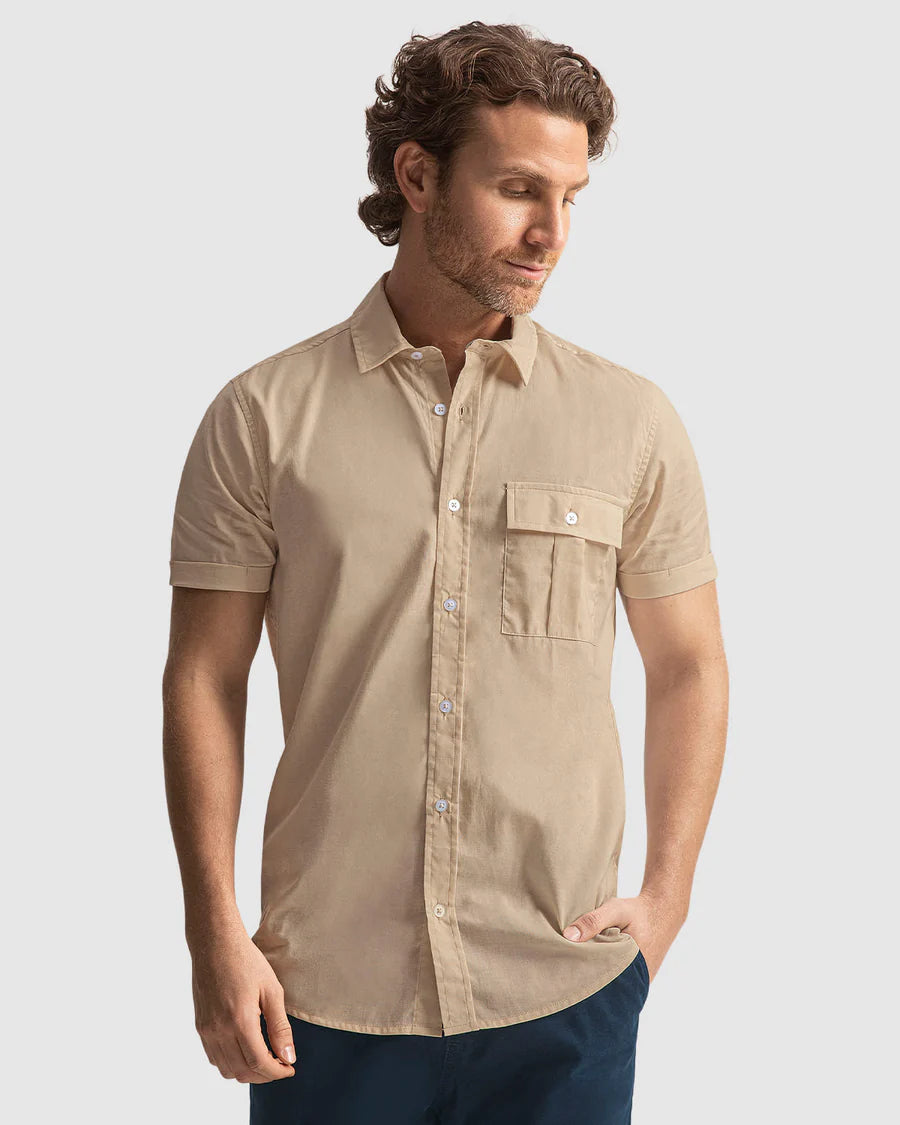 Camisa manga corta de botones funcionales y bolsillo con tapa