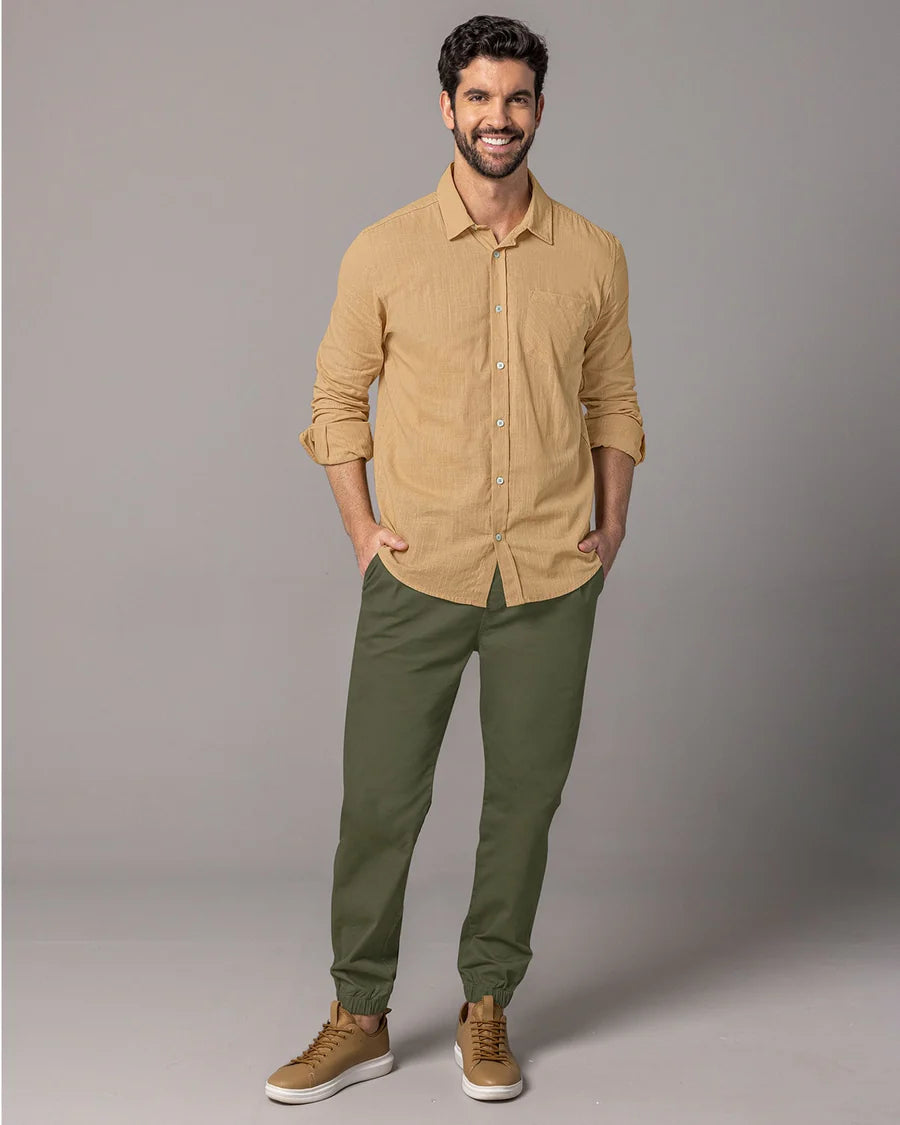 Camisa con botones y bolsillo en frente