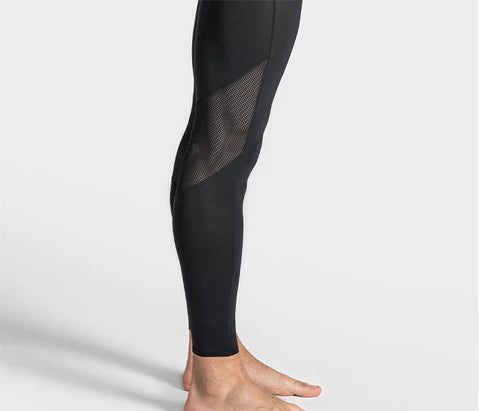 Licra deportiva en microfibra con mallas transpirables para hombre