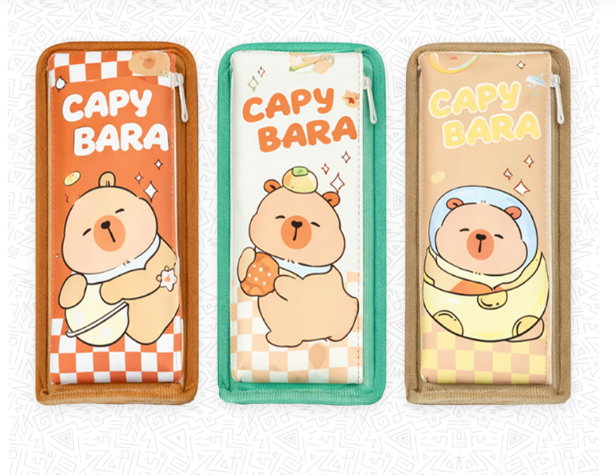 13101-2 🦫✨ CARTUCHERA GRAFITOS KAWAII CAPIBARA – 2 BOLSILLOS  Modelo 4459