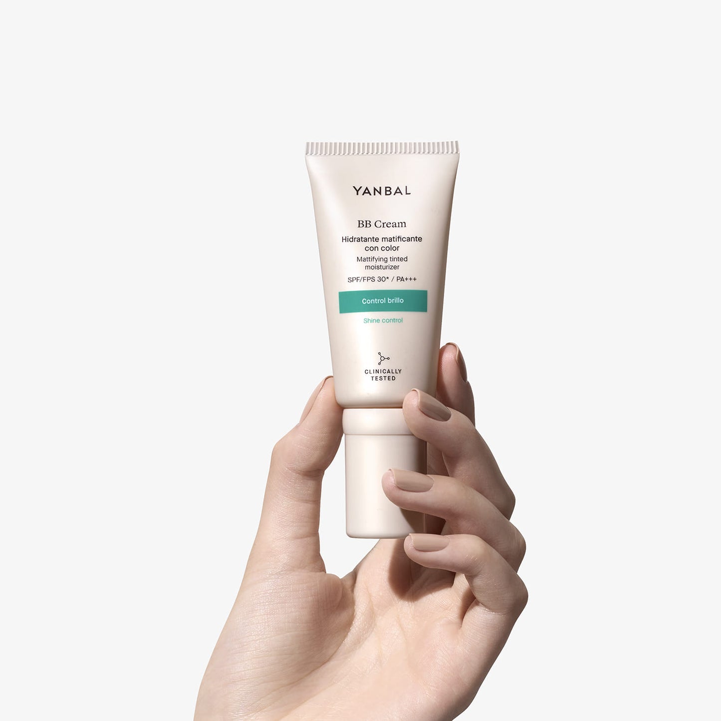 BB Cream Hidratante Matificante con Color Claro