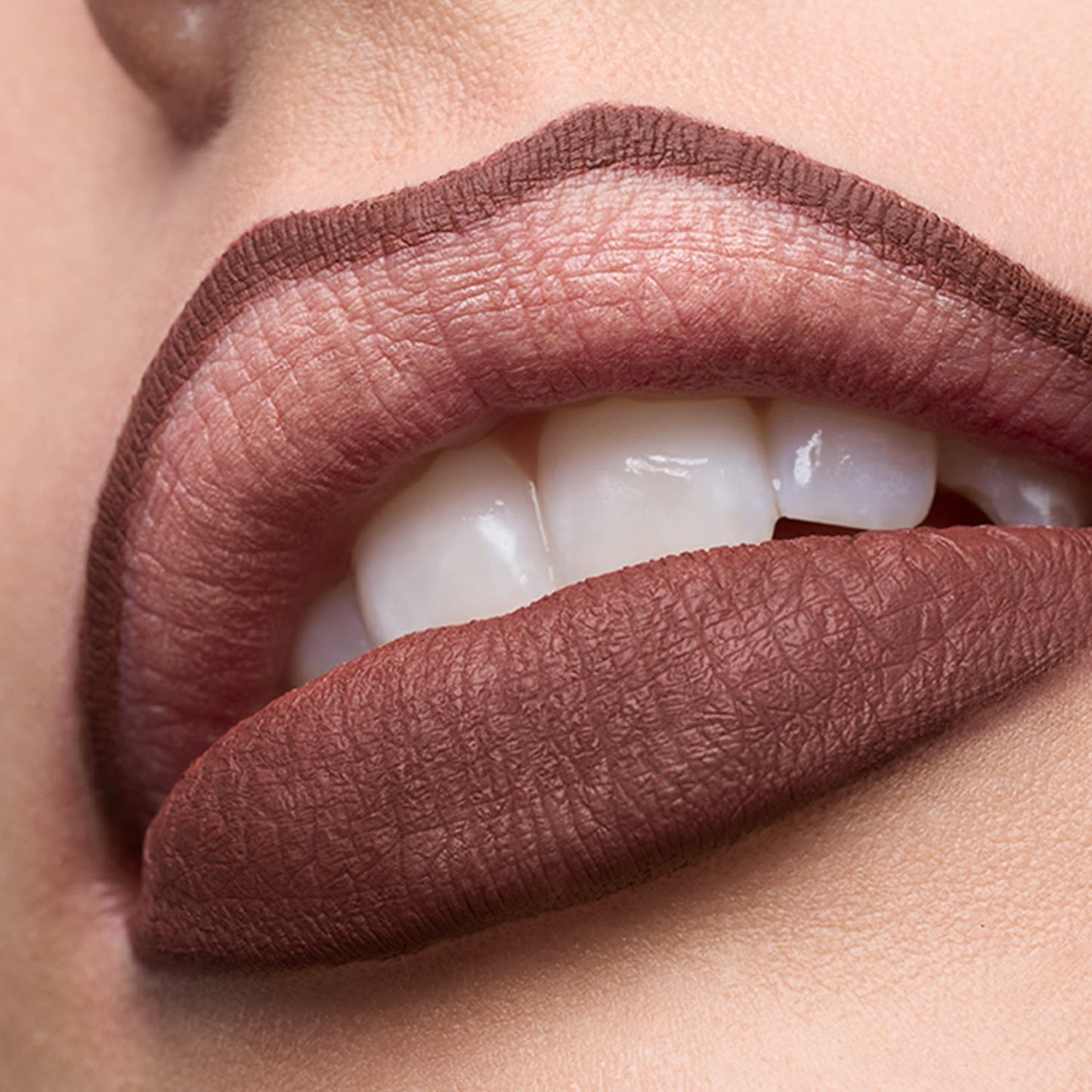 Delineador Retráctil para Labios