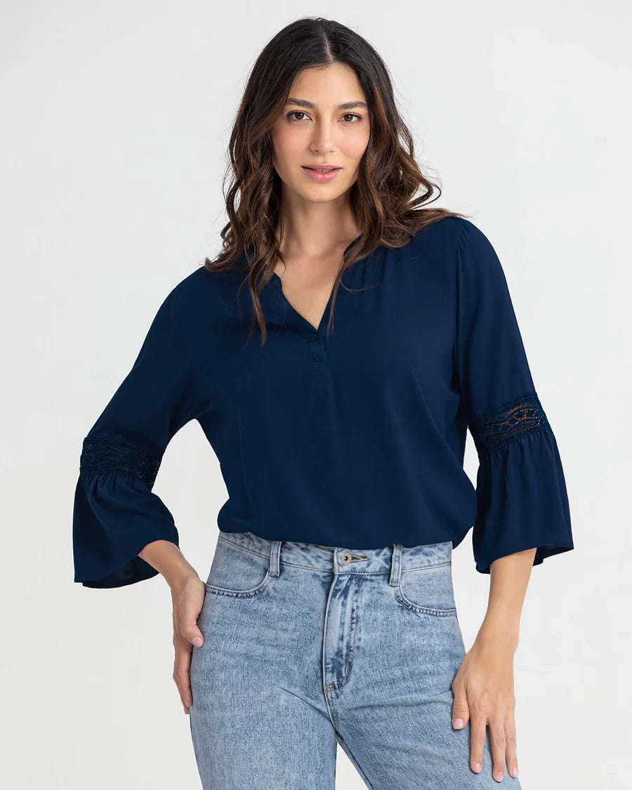 Blusa con volumen en mangas