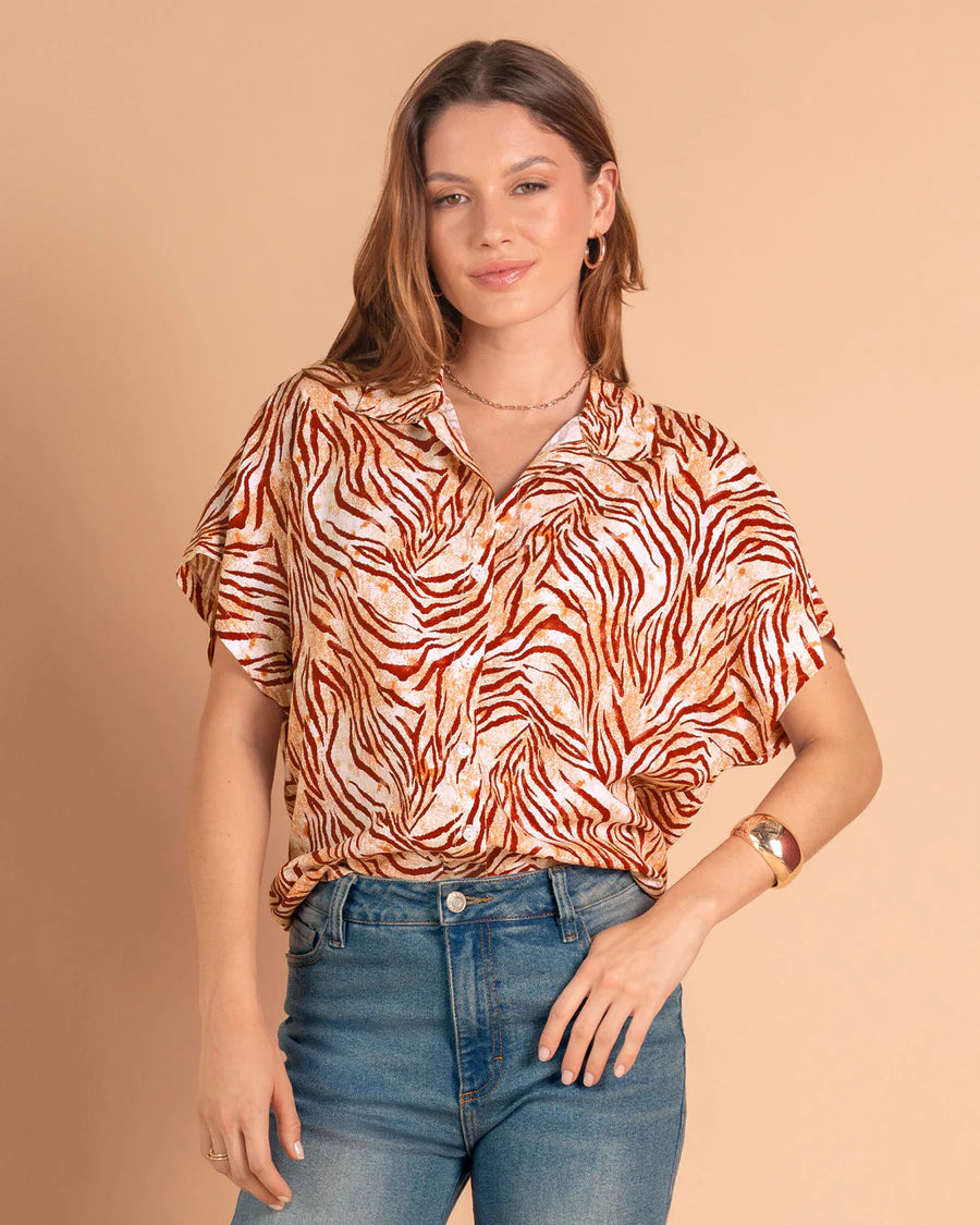 6815 🌺✨ Blusa Estampada de Manga Corta y Cuello Camisero REF F7259