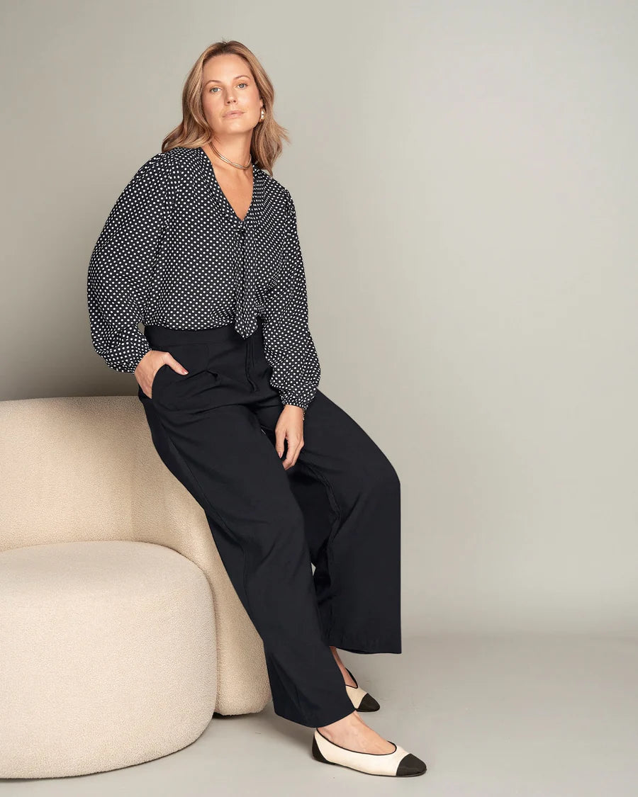 Blusa estampada con detalle para anudar en escote