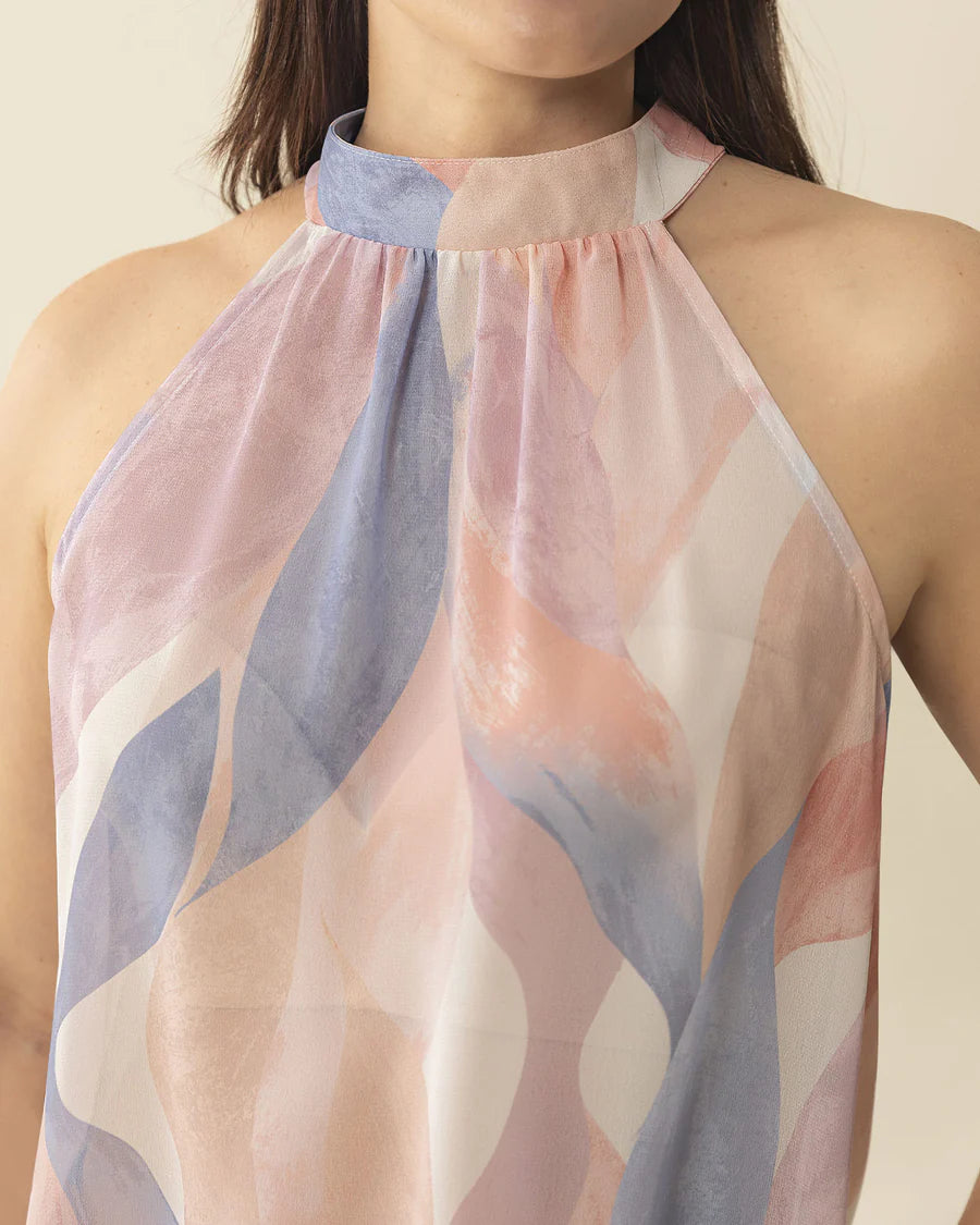 Camiseta estampada cuello alto con un toque de transparencia