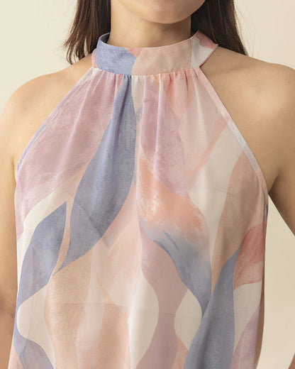 Camiseta estampada cuello alto con un toque de transparencia