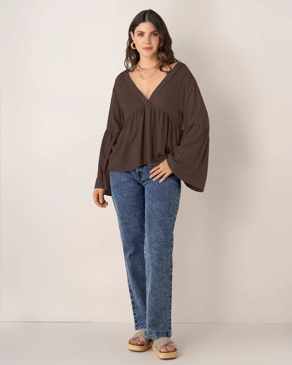 Blusa escote en V con aplique de escalerilla