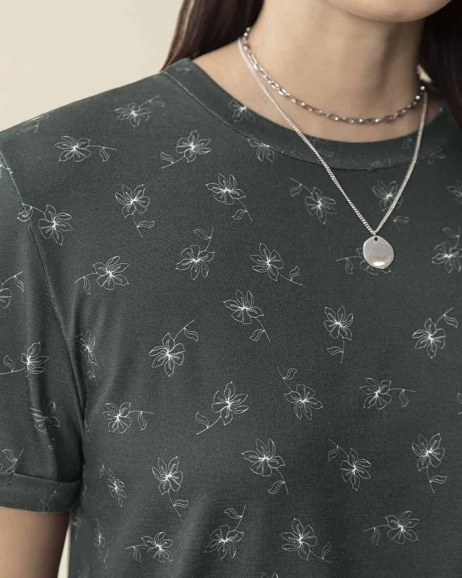 Camiseta manga corta estampada con dobladillo en manga