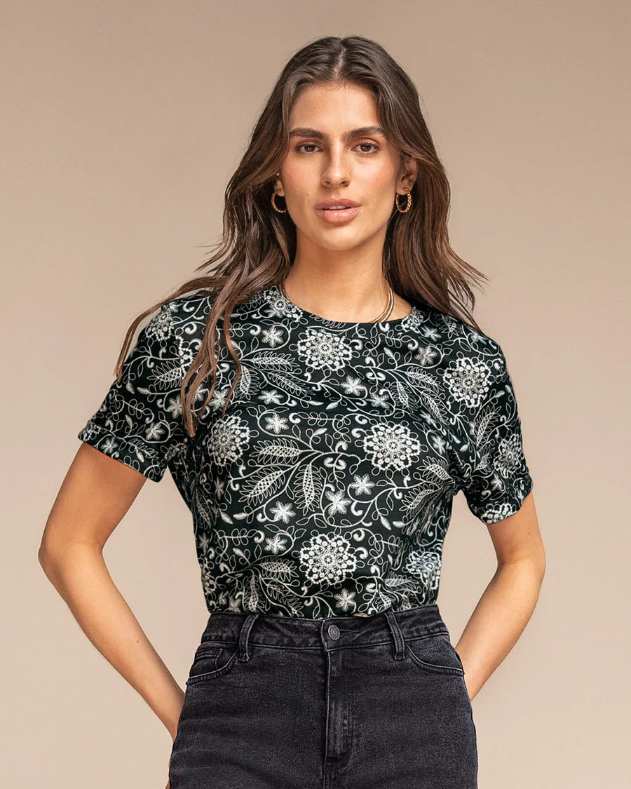 Camiseta manga corta estampada con dobladillo en manga