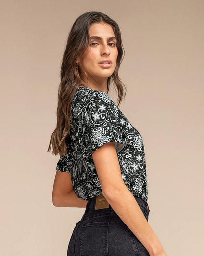 Camiseta manga corta estampada con dobladillo en manga