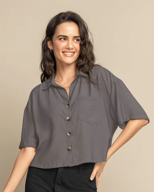 Camisa manga corta con botones funcionales y bolsillo en frente - L J3136
