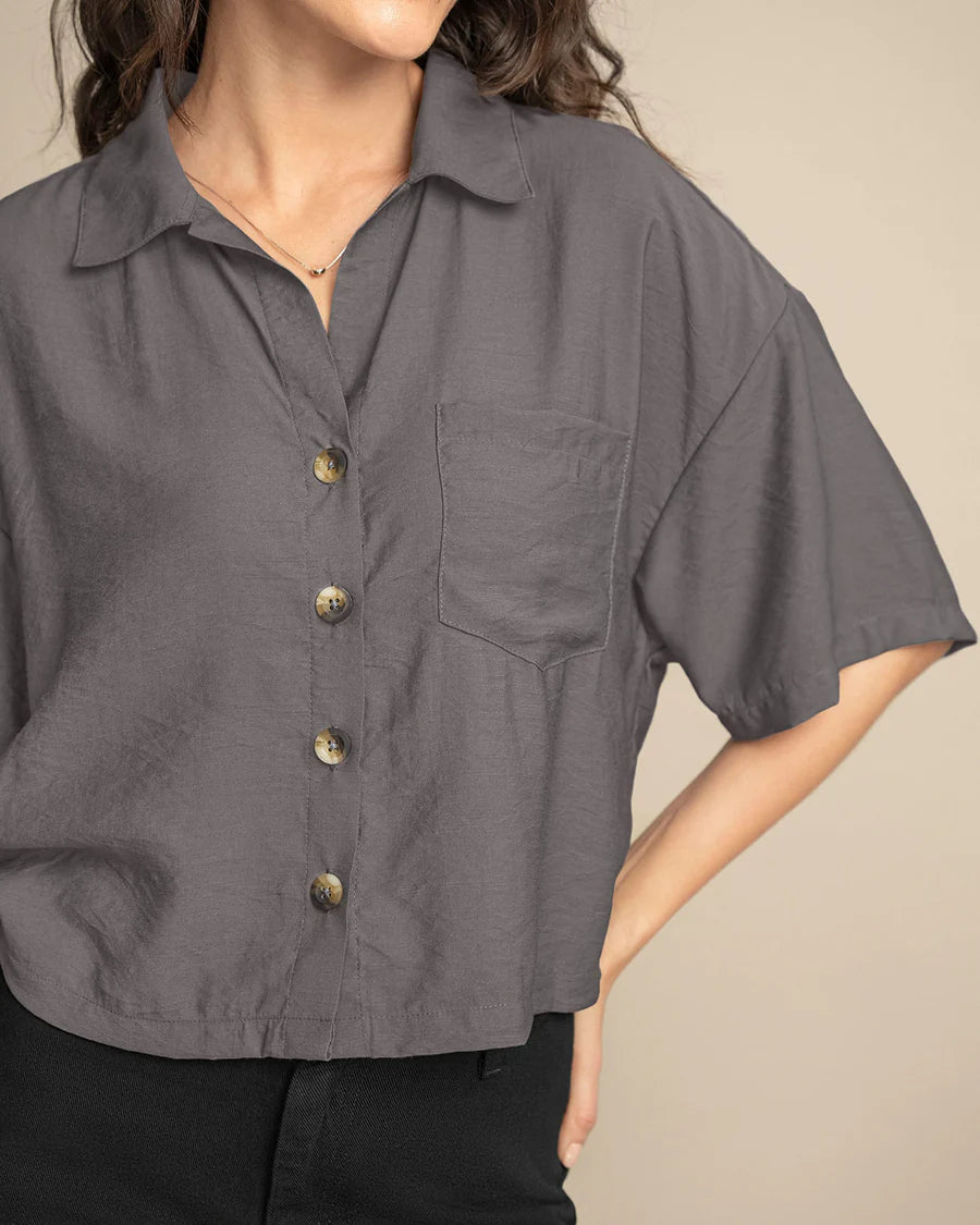 Camisa manga corta con botones funcionales y bolsillo en frente - L J3136