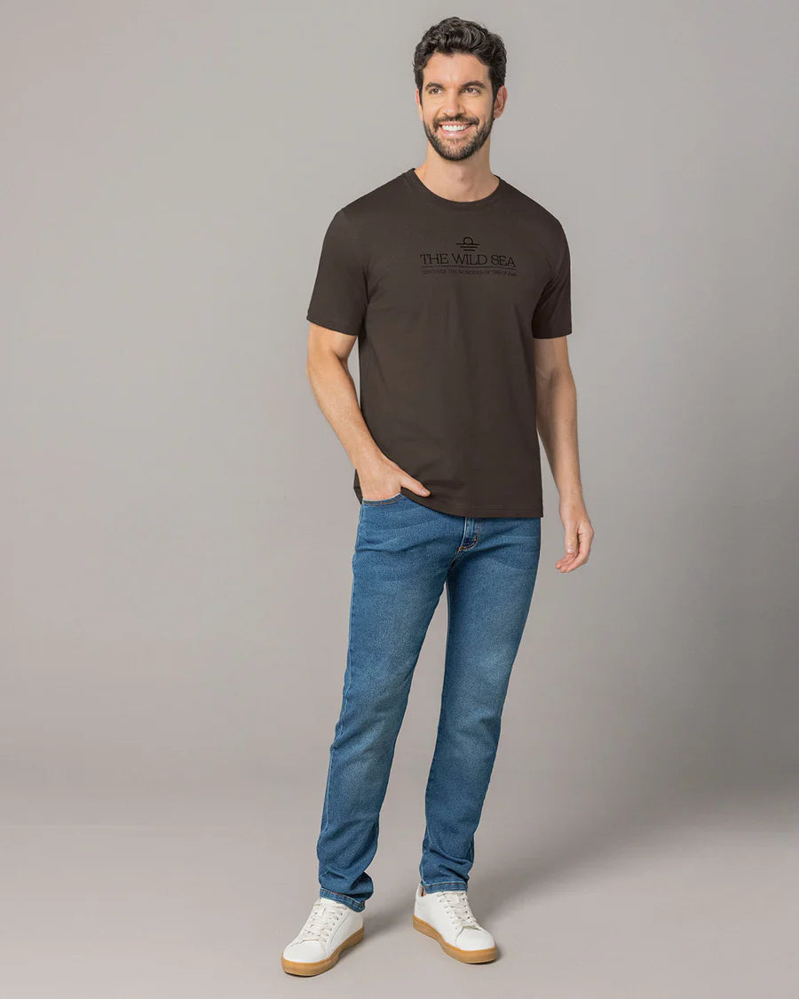 Camiseta manga corta con estampado localizado y cuello redondo