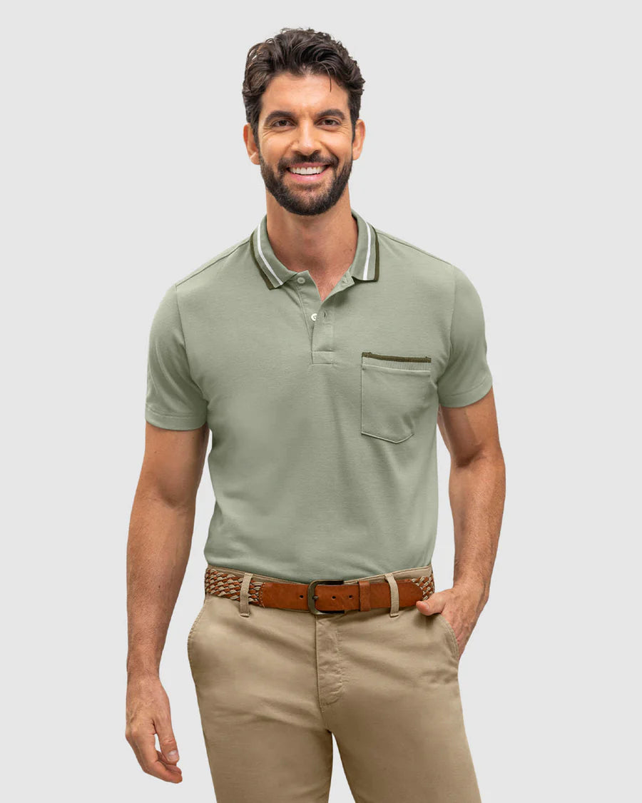 Camiseta tipo polo con perilla funcional y bolsillo decorativo