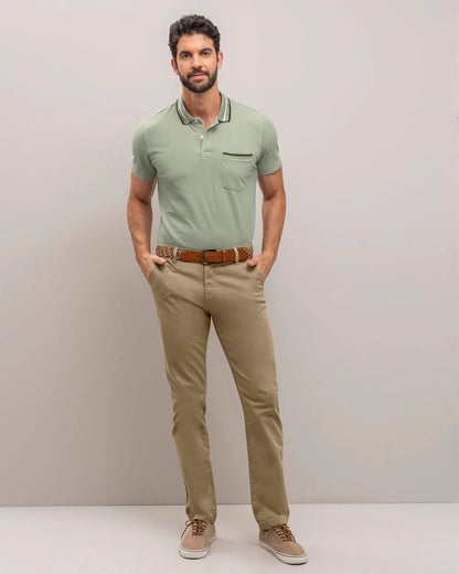 Camiseta tipo polo con perilla funcional y bolsillo decorativo