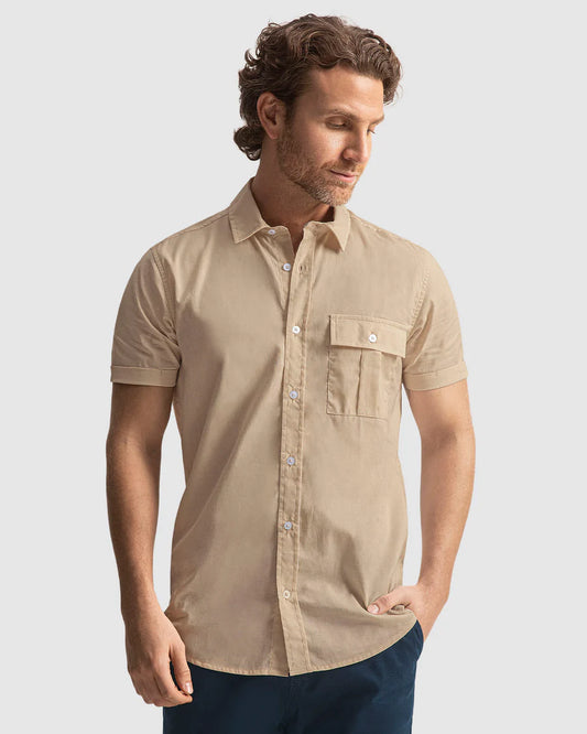 Camisa manga corta de botones funcionales y bolsillo con tapa