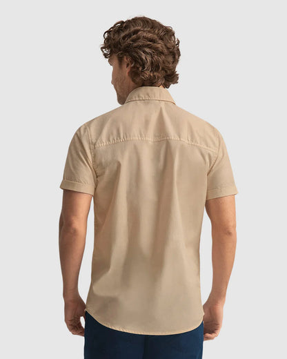 Camisa manga corta de botones funcionales y bolsillo con tapa