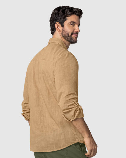 Camisa con botones y bolsillo en frente