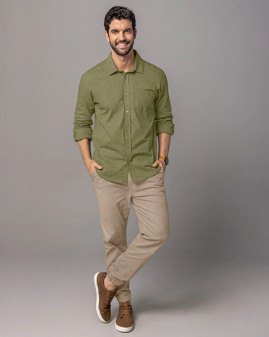 Camisa con botones y bolsillo en frente
